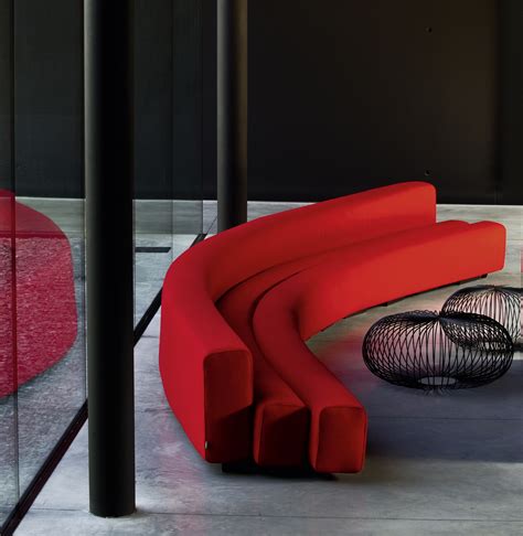 Endless shapes with one sofa: Osaka by LaCividina .